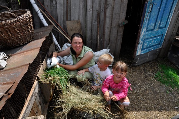 gcu - photo 6 mother and her children